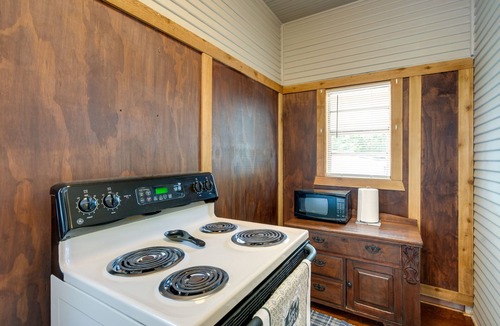 New Braunfels Cottage | New Braunfels Vacation Rental on Lake Dunlap!