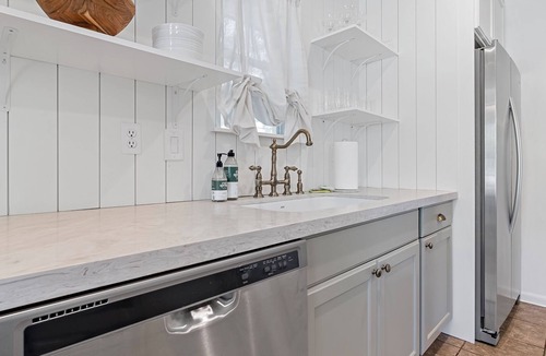 Richards - K F O House | NEW! Bright, charming cottage, fully renovated ~1 mi. to A&M