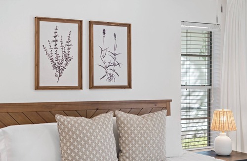 Richards - K F O House | NEW! Bright, charming cottage, fully renovated ~1 mi. to A&M