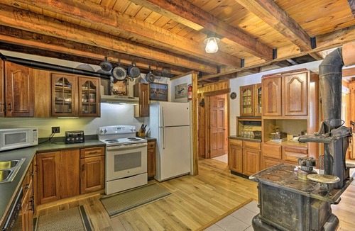 South Rutland Cabin | NEW! Brookeieridge Lodge: Tug Hill Paradise!