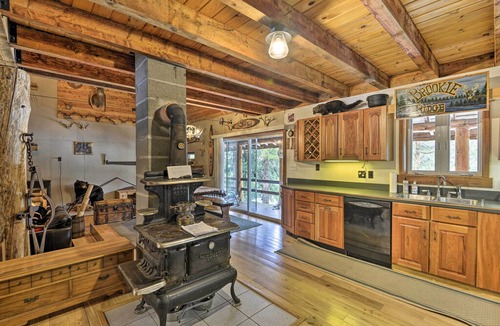 South Rutland Cabin | NEW! Brookeieridge Lodge: Tug Hill Paradise!
