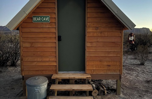 Alpine Cabin | New Build 2 person Bear Cave Cabinn close to Big Bend NP & SP