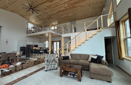 Breezy Point Cabin | New Build. 4Bd/2.5Bth Inside Breezy Point Gates. Walking distance to Dockside.