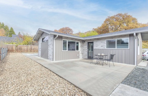 Grants Pass House | NEW Build-777 Hideaway