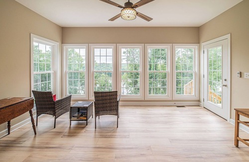 Almo House | New Build! Bayview- Private dock in quiet cul-de-sac. 20 minutes to Murray State