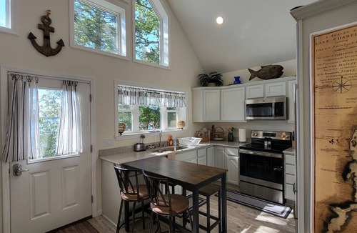 Swanton Cottage | NEW Build-Lake Champlain Waterfront: Year-round, Kayaks, Firepit, Sunsets, W/D