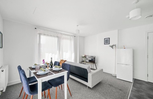 George Green Apartment | New Building 2 Bed 2 Bath Minutes From Heathrow