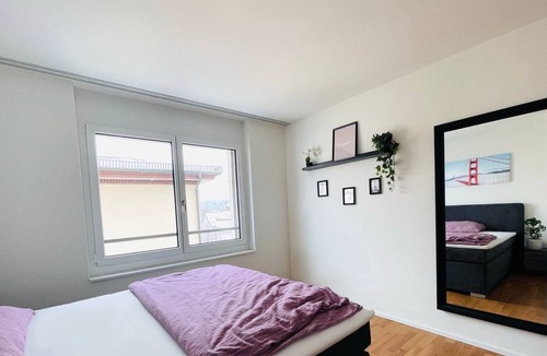 St. Gallen Apartment | New building with balcony *closecentre*freeparking*smarttv
