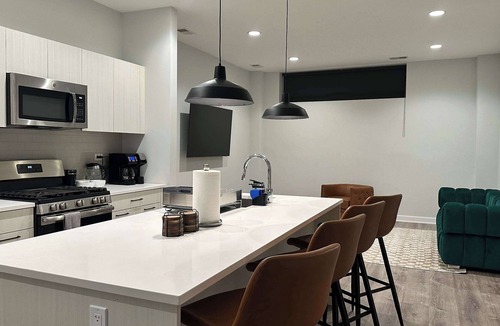 Ravenswood Apartment | New Built Apartment, Sleeps 12!