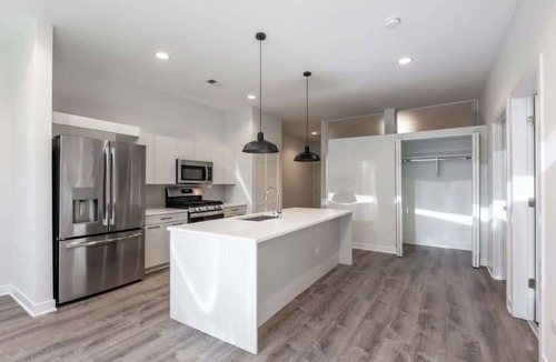 Ravenswood Apartment | New Built Apartment, Sleeps 12!