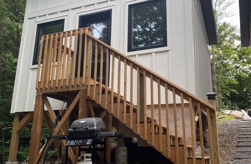 Lyndhurst Cabin | NEW! Bunkie on Cranberry Lake on the Rideau Canal