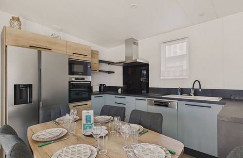 Saint-Gilles-Croix-de-Vie Ski Chalet | New chalet for 6 with year-round heated pool