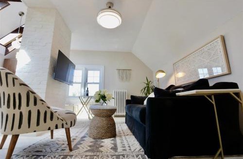 16th Street Heights House | NEW Cabin in the Clouds Easy Downtown Access w Parking