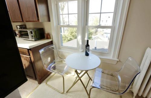 16th Street Heights House | NEW Cabin in the Clouds Easy Downtown Access w Parking