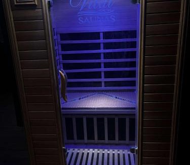 Broken Bow House | New Cabin w Hot Tub + Views Sleeps 12