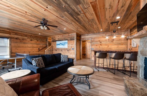 Morganton Cabin | NEW Cabin w/Long Range Views/Hot Tub/Dog Friendly/Paved Access/EV Plug