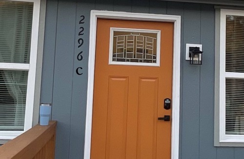 Winona House | New Cabin with many amenities! Trail systems. Sleeps 8! Royal blue brimstone