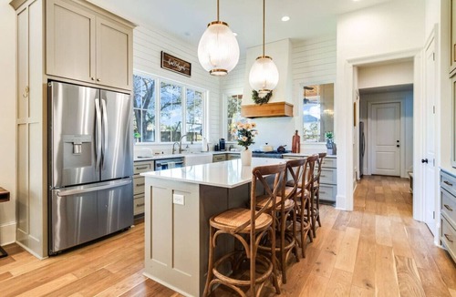 Lafayette House | NEW-Cajun Country Retreat-2 Kings-Patio-Arcade-Lux