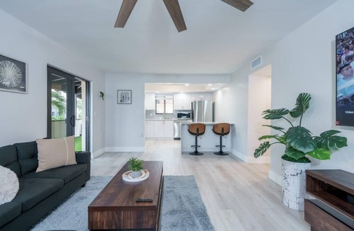 Coral Way House | New! Calle Ocho Home w/Simpson’s Arcade!