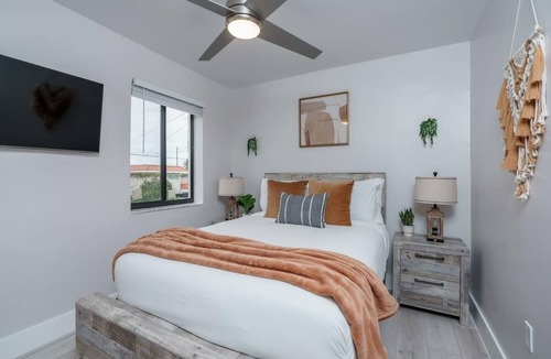 Coral Way House | New! Calle Ocho Home w/Simpson’s Arcade!