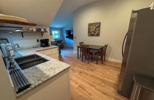 Camas House | New Camas Apartment Private Entry + EV Charging