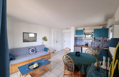 Valras-Plage Apartment | New captivating apartment with sea view, private beach access and shared pool