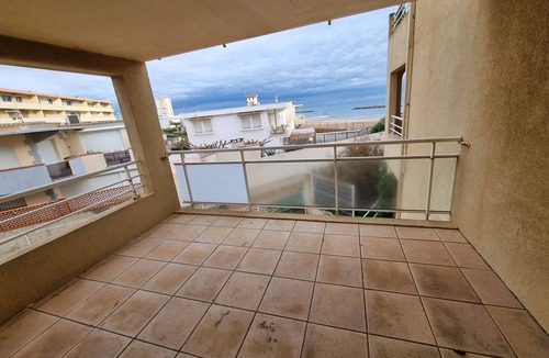 Valras-Plage Apartment | New captivating apartment with sea view, private beach access and shared pool