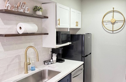 Garden Hills Apartment | NEW Central Buckhead Apt Atlanta Gem