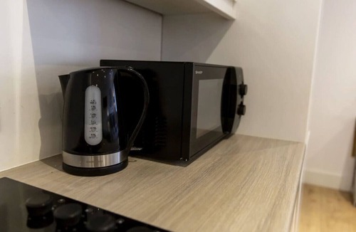 Maidstone Apartment | NEW! Central Studio w/Sofa Bed & Pet-Friendly