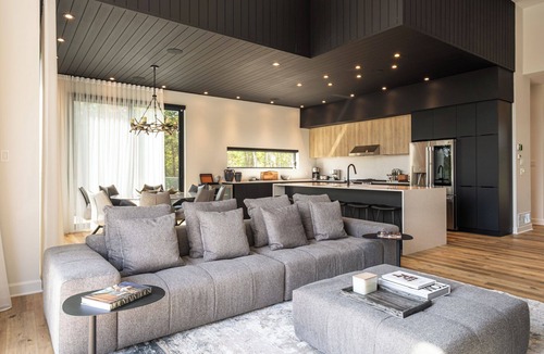 La Conception House | NEW! Chalet Aurora | 5 Bedrooms | Hot Tub, Pool & Game Room