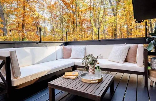 New Paltz House | NEW: Chalet Getaway, 5 min to Main St