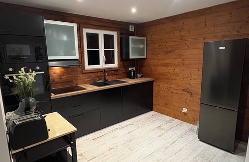 Les Angles Ski Chalet | New chalet les angles 100 m from the slopes with private garage