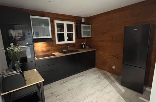 Les Angles Ski Chalet | New chalet les angles 100 m from the slopes with private garage