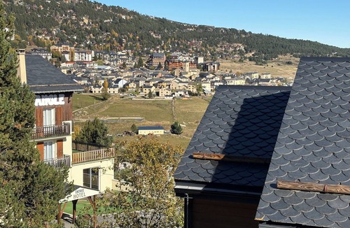 Les Angles Ski Chalet | New chalet les angles 100 m from the slopes with private garage