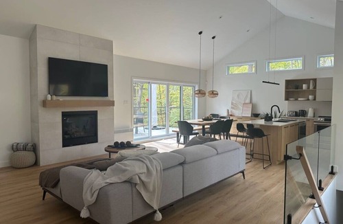 Pine Hill House | New chalet with Spa and Swimming pool | Le Must