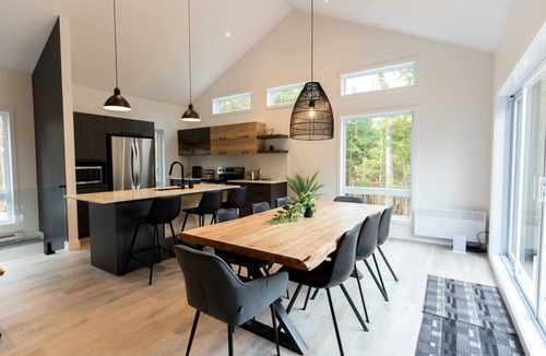 Pine Hill House | New chalet with spa and sauna | Le NaturÔzen