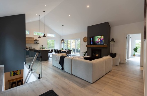 Pine Hill House | New chalet with spa and sauna | Le NaturÔzen