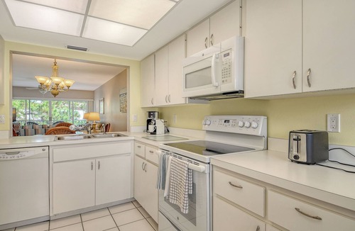 The Meadows Condo | NEW! Charming 2/2 Condo Meadows Wedgewood Top Floor