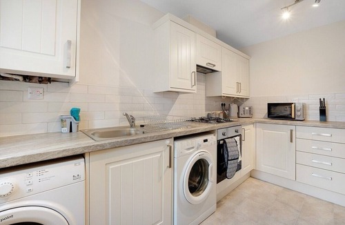 Thornaby On Tees House | New! Charming 2-bed Home in Nevis Walk, Sleeps 6!