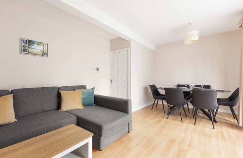 East Putney Apartment | New! Charming 3BR Flat in Leafy Wandsworth