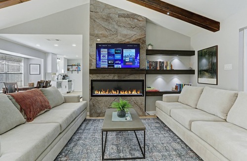 North Austin Civic Association House | NEW Charming 3BR 2BA w/Modern Fireplace by Domain @ Q2 Stadium