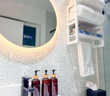 Key Biscayne Apartment | New Charming Apt Walk to Beach & Pool Key Biscayne