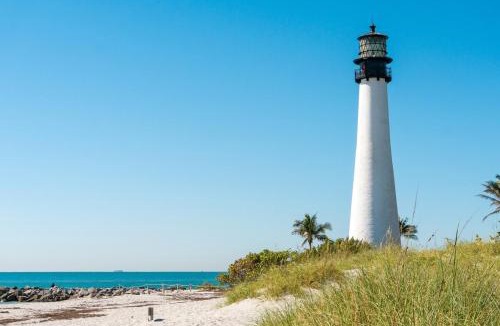 Key Biscayne Apartment | New Charming Apt Walk to Beach & Pool Key Biscayne
