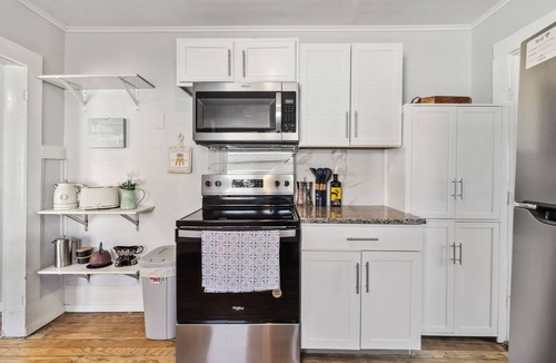 McKinney House | NEW! Charming Bungalow in McKinney – Walk to Downtown