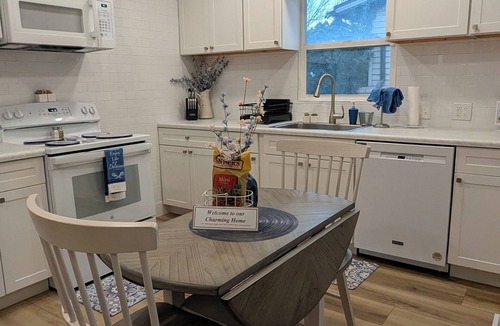 Murray House | New Charming Murray 2 BR Home just 20 min to mtns or downtown, 5 min to IMC.