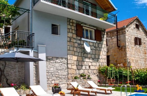 Svinisce Villa | * NEW * Charming stone house Duje with heated pool and jaccuzi