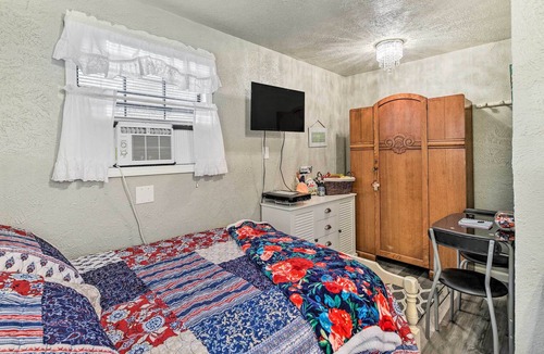Voth Apartment | NEW! Cheerful Studio Cottage ~ 10 Mi to Beaumont!