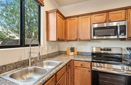 Midtown House | NEW! Chic hideaway, Central Location!