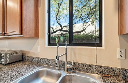 Midtown House | NEW! Chic hideaway, Central Location!