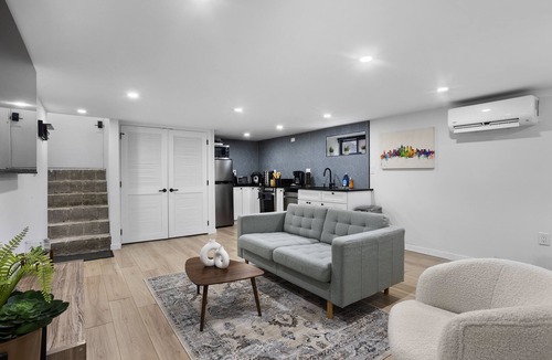 Point Breeze Apartment | New Chic Modern-Boho Apartment in Center City !